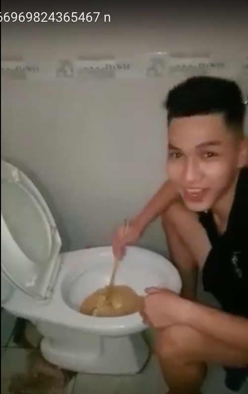 Hiện tại tài khoản cá nhân của V.D.N đã tạm khóa nhưng câu chuyện này vẫn được bình luận khá rôm rả trên MXH.