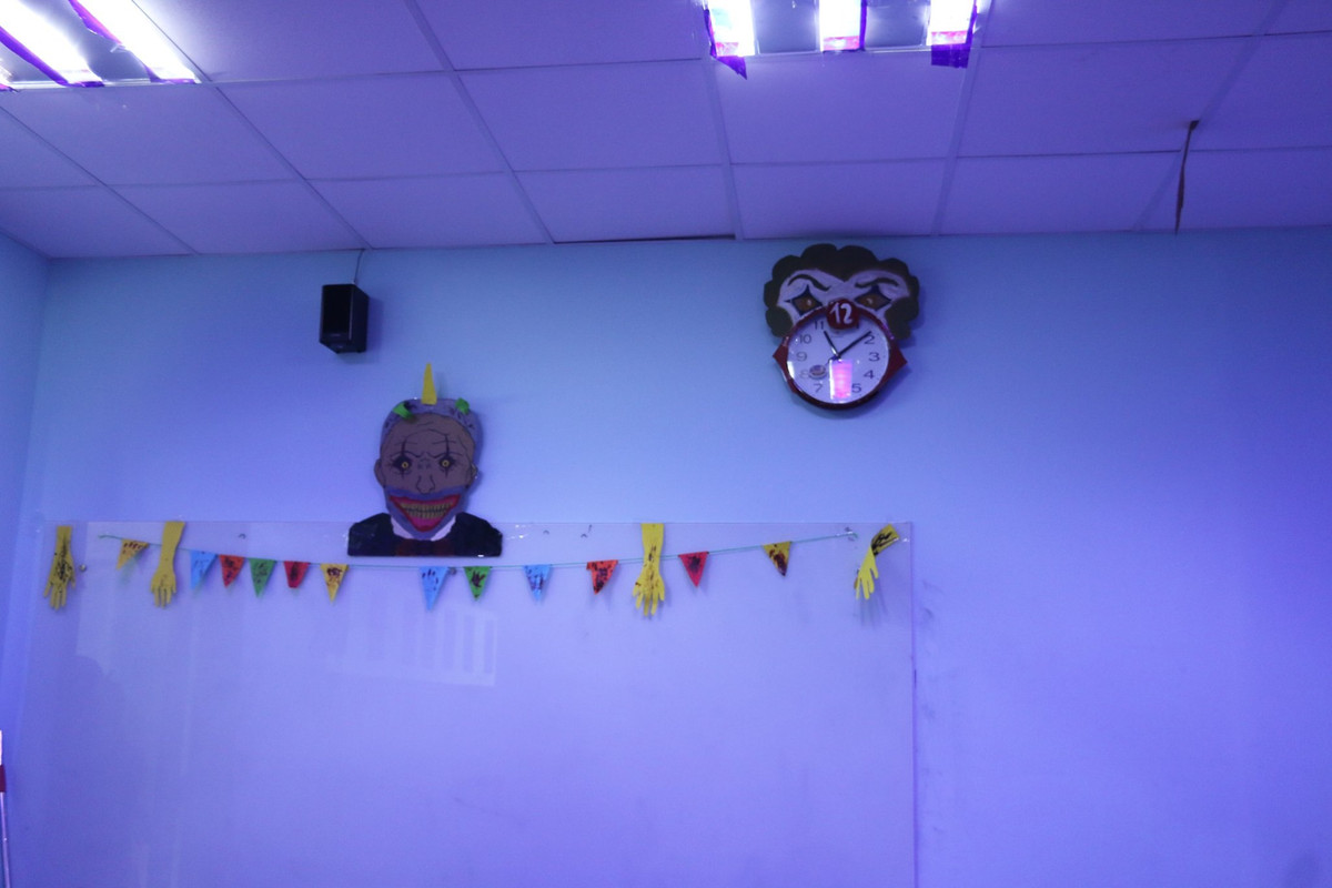 Trend Joker cũng được học sinh FPT đưa vào màn trang trí Halloween của mình.