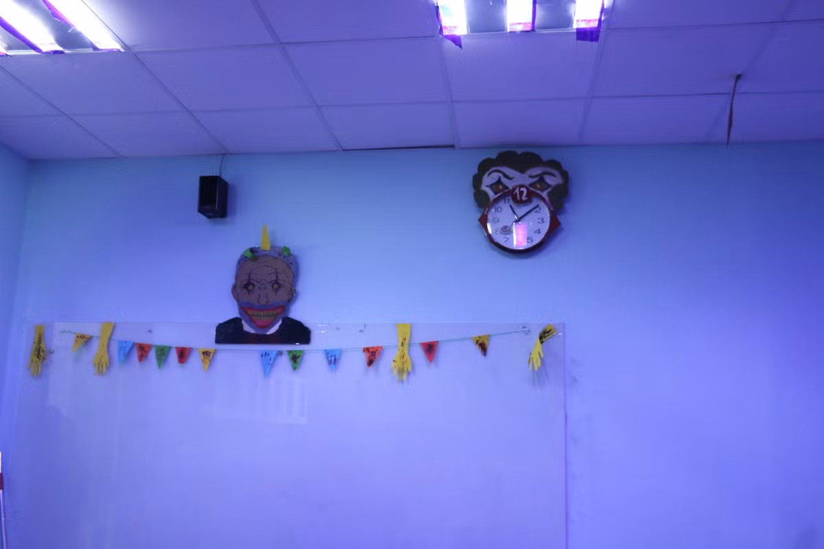 Trend Joker cũng được học sinh FPT đưa vào màn trang trí Halloween của mình.