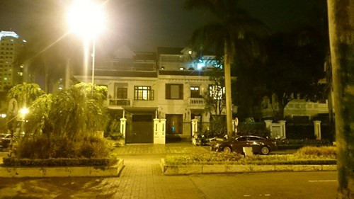 Ngày 21/7, Cơ quan điều tra Bộ Công an đã tống đạt quyết định khởi tố, bắt tạm giam ông Nguyễn Xuân Sơn, cựu Chủ tịch Hội đồng thành viên Tập đoàn Dầu khí Quốc gia Việt Nam (PetroVietnam).