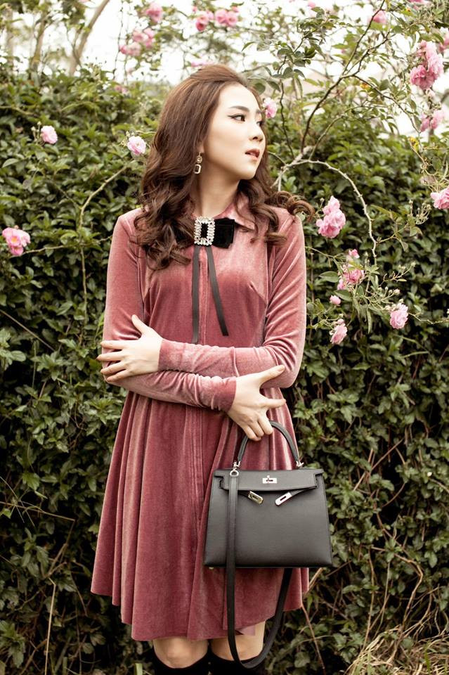 Tuy nhiên, so sánh 2 hình ảnh "before - after" của Mai Ngọc, nhiều fan hâm mộ của nữ BTV thời tiết này thở phào nhẹ nhõm vì cô đã "dậy thì thành công".