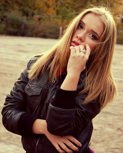 Với mái tóc bạch kim và nước da trắng, Ekaterina mang vẻ đẹp thuần chất Nga. Ảnh: FBNV.