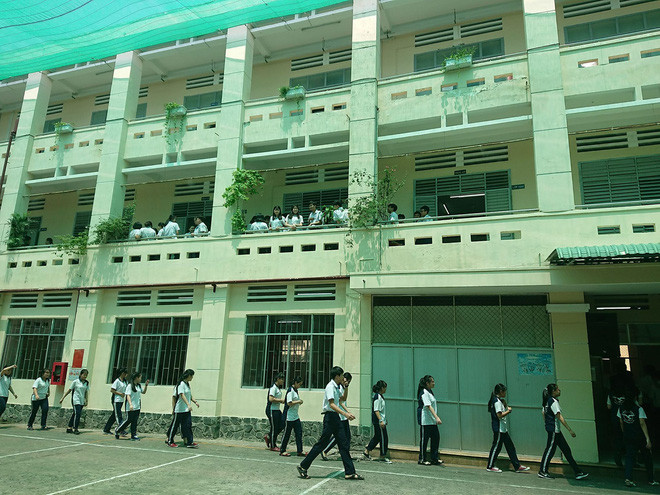 Để trả lời cho câu hỏi này, một cựu học sinh của trường THPT Nguyễn Khuyến niên khóa 2011-2014 đã có bài chia sẻ đầy tâm huyết và nhanh chóng được dân mạng chú ý và đưa ra những bình luận trái chiều.