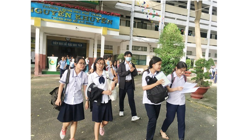 Nickname Minh Hòa chia sẻ: "Học sinh là lứa tuổi đẹp nhất để vừa học vừa chơi. Để dung hòa cuộc sống của các bạn trẻ thì bên cạnh những giờ học căng thẳng thì cũng cần phải có giờ giải trí. Nhìn lịch học như trên chỉ muốn chết. Thời gian thở chẳng có nữa là chơi. Cần phải xem xét lại để tránh một lần nữa chuyện tương tự như nam sinh lớp 10 tự tử vì áp lực học hành".