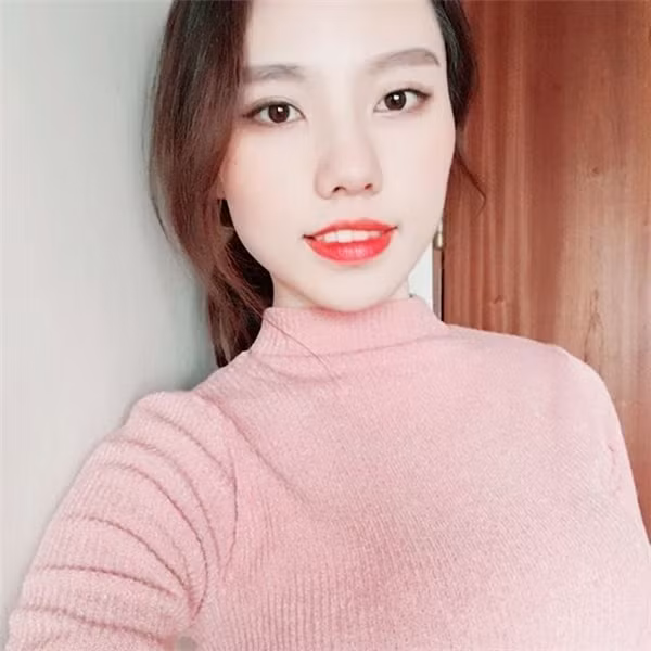 Trong clip chia sẻ về quyết định thay đổi cuộc sống của mình, Jinny nói rằng cô bắt đầu quá trình giảm cân bằng việc uống 3-5 lít nước ấm mỗi ngày, hạn chế ăn thực phẩm nhiều muối. Bên cạnh đó, cô nàng mũm mĩm này đã đi bộ và tập luyện để giải phóng năng lượng.