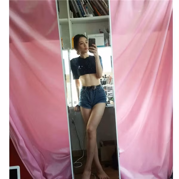 Chia sẻ trên trang cá nhân của mình, sở dĩ cô Jinny có số cân nặng khủng bởi sở thích ăn gà rán, uống bia tối cuối tuần. Tuy nhiên, sau khi được chẩn đoán mắc bệnh liên quan đến cân nặng, cô đã quyết định cần thay đổi lối sống của mình.