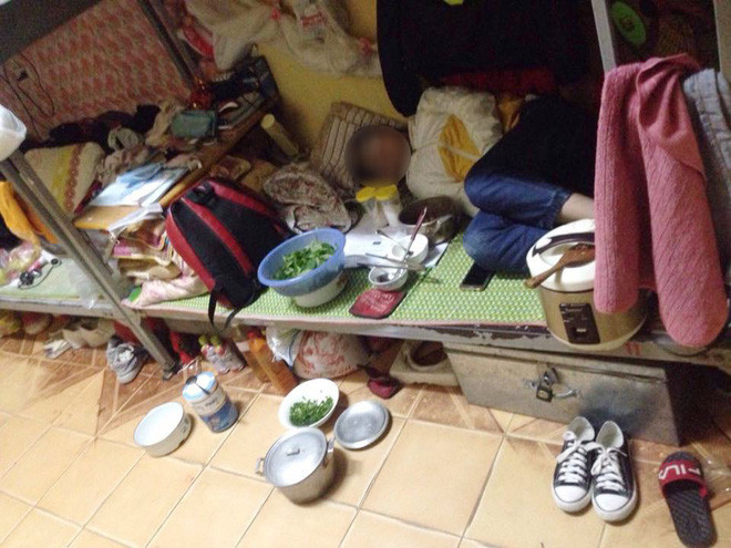 Nhiều người bức xúc đăng tải status tố rằng cả cuộc đời chưa thấy ai mà ở bẩn đến thế. Sự bẩn được miêu tả rất chi tiết như: Tuần tắm 1 lần, quần áo ngâm mãi không giặt, bát đũa tháng rửa 1 lần, phòng bốc mùi khó chịu...