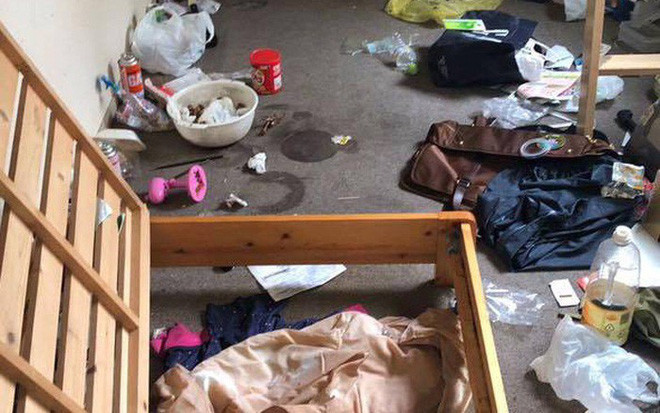 Sự bẩn không còn được diễn tả bằng lời nữa khi chứng kiến tại các phòng trọ sinh viên.