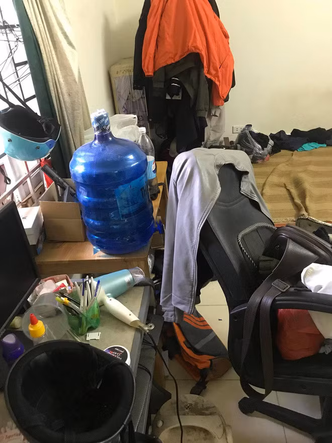 Những bức ảnh phòng trọ sinh viên bẩn thỉu xuất phát từ việc cơm chẳng lành, canh chẳng ngọt. Các bạn trẻ đưa nhau lên MXH tố nhau vì người bạn chung phòng ở bẩn không thể chấp nhận nổi.