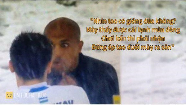 Không chỉ like hay thả tim, NHM Việt Nam còn để lại những bình luận trong những tấm ảnh, dòng trạng thái của trọng tài này. Những bình luận như "Thank you anh trọng tài", "Việt Nam điểm danh" hay hài hước như "Bao giờ sang Việt Nam mời anh trọng tài ăn bún bò" xuất hiện tràn ngập trên trang cá nhân của trọng tài Ahmed Al-Kaf.