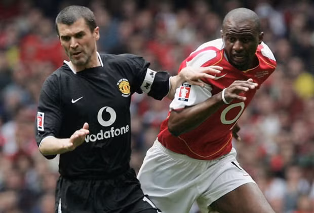 Mỗi khi nhắc tới đại chiến Man Utd và Arsenal ở kỷ nguyên Premier League, NHM không thể bỏ qua những cuộc đối đầu nảy lửa cả trong và ngoài sân cỏ của hai đội trưởng Roy Keane với Patrick Vieira.