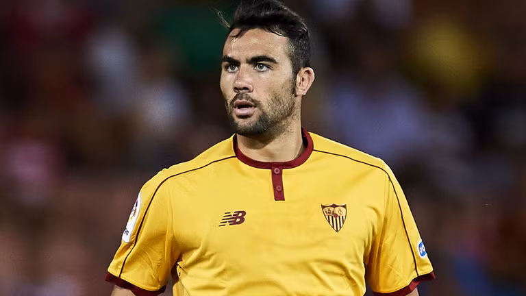 Sevilla đồng ý bán đồng ý bán người cho Leicester City: Theo thông tin chuyển nhượng bóng đá từ tờ Marca, đội bóng Tây Ban Nha Sevilla đã chấp nhận để đội trưởng Vicente Iborra chuyển đến Leicester City với giá 19 triệu đôla. Đây là tân binh thứ hai của "Bầy cáo" trong hè 2017, sau trung vệ Harry Maguire từ Hull City. Ảnh: Marca