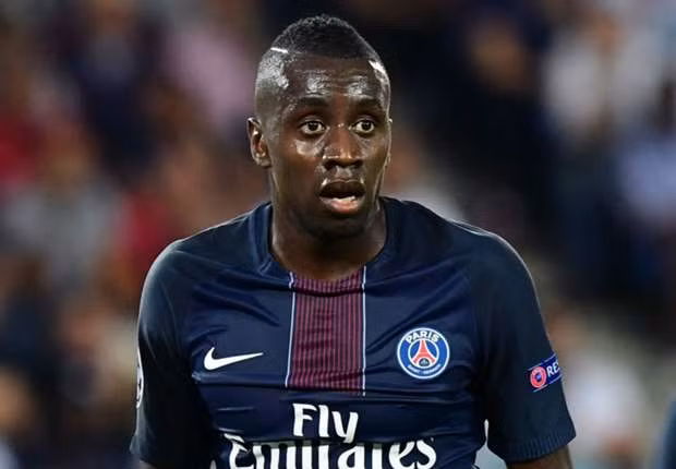 Juventus quyết ép giá PSG vụ Matuidi: Tờ Goal tiết lộ, Juve muốn chiêu mộ Matuidi ngay trong mùa Hè này. Tuy nhiên, Bà đầm già sẽ phải bỏ ra số tiền 15 triệu euro cho tiền vệ người Pháp. Matuidi chỉ còn 1 năm hợp đồng với PSG. Đội bóng thủ đô Paris hoàn toàn không có ý định chia tay tiền vệ 30 tuổi này. Ban lãnh đạo PSG đã đưa ra lời đề nghị gia hạn với Matuidi nhưng tiền vệ này và người đại diện vẫn chưa đưa ra quyết định cuối cùng. Dựa vào điều này, Juve hoàn toàn có thể ép giá PSG. Ảnh: Goal