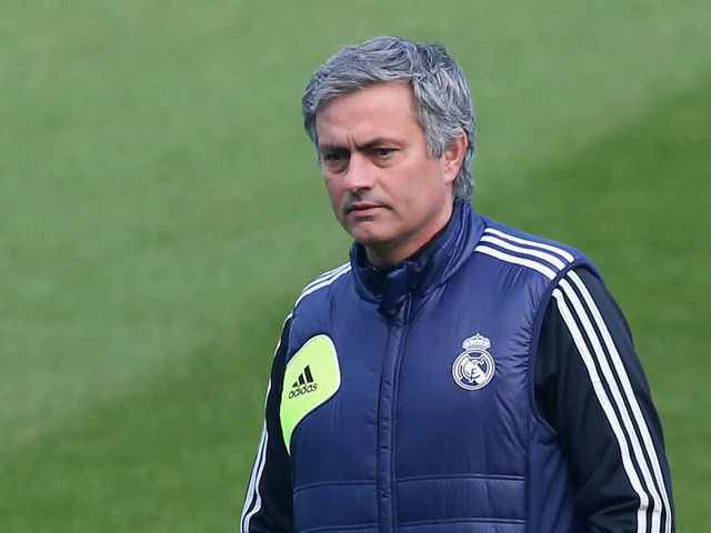 Theo những tiết lộ của cựu chủ tịch Calderon, Mourinho sẽ trở lại Real với mức lương không tưởng: "Tôi tôi được biết thì Mourinho sẽ ký với đội bóng bản hợp đồng có thời hạn 3 năm, trong đó mức lương sẽ là 17 triệu bảng/năm. Có lẽ điều này sẽ được tiến hành vào Thứ Hai tới."