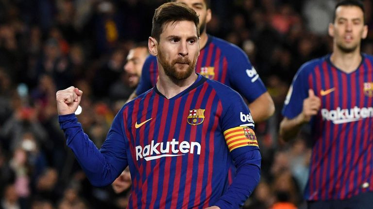 Lionel Messi vừa có trận thứ 800 trong sự nghiệp chuyên nghiệp, và ghi 1 bàn trong chiến thắng 3-1 của Barcelona ở vòng 27 La Liga. Phía Barca đang vạch kế hoạch đàm phán gia hạn hợp đồng với cầu thủ người Argentina.