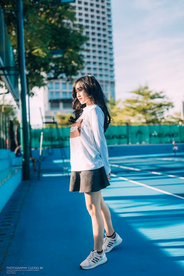 Theo chia sẻ của Hồng Vân, hiện tại đã là học sinh cuối cấp nên dừng việc chụp ảnh mẫu để tập trung hoàn toàn cho việc học tập và cố gắng hoàn thành ước mơ trở thành tân sinh viên ngành Luật.