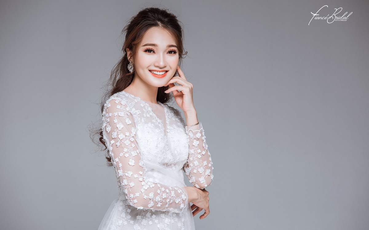 Không ít những bức ảnh Ngọc Nữ đẹp tinh tuyền trong chiếc váy cưới trắng đã được dân mạng chia sẻ.