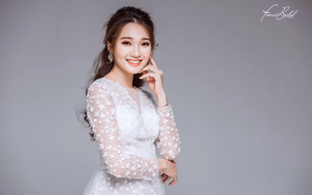 Không ít những bức ảnh Ngọc Nữ đẹp tinh tuyền trong chiếc váy cưới trắng đã được dân mạng chia sẻ.