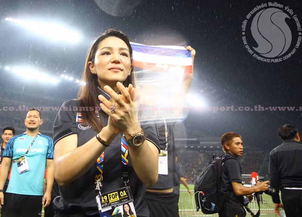 Có thể nói, Watanya Wongopasi là sự khác biệt mà bóng đá Thái Lan mang đến SEA Games năm nay, thân nữ nhi nhưng bản lĩnh nam nhi và hòa quyện với đó là chút ân cần và chia sẻ.