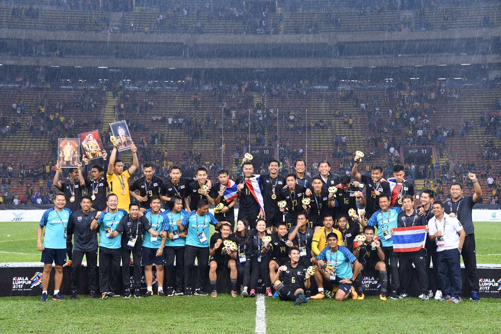 Sau chức vô địch SEA Games 29, Thái Lan trở thành đội bóng vô địch bóng đá nam nhiều nhất lịch sử SEA Games với 16 lần. Ảnh trong bài: Siam Sport