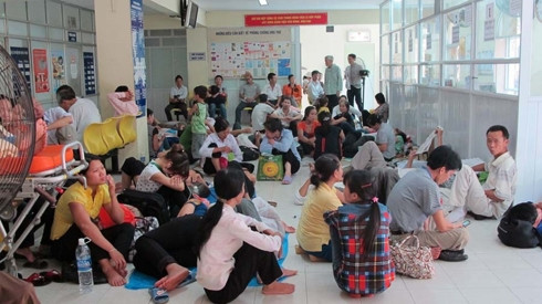 Thu phi than nhan nguoi benh: Su yeu kem trong quan ly benh vien!