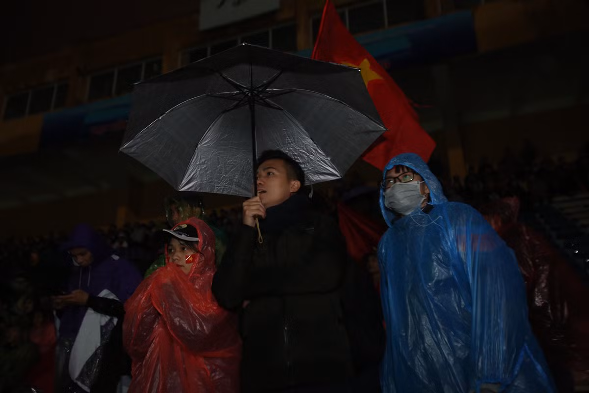 CDV Ha Noi bat chap thoi tiet gia ret co vu doi tuyen Viet Nam