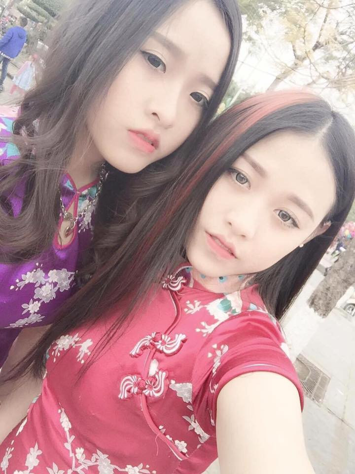 Cùng ngắm nhìn những hình ảnh cặp đẹp của cặp chị em song sinh đất Cảng không chỉ xinh mà còn rất nổi tiếng.