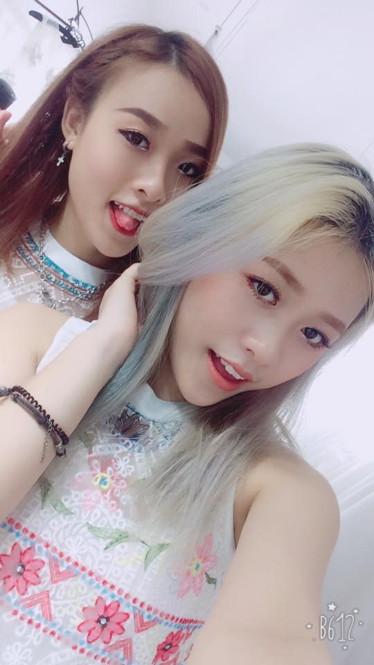 Nét trẻ trung và năng động của cặp chị em song sinh Trâm Đô và Trà Đặng.