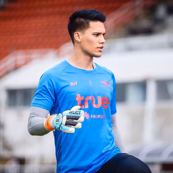 Được biết Michael là một trong những cầu thủ được yêu thích nhất nhì trong đội tuyển Philippines.