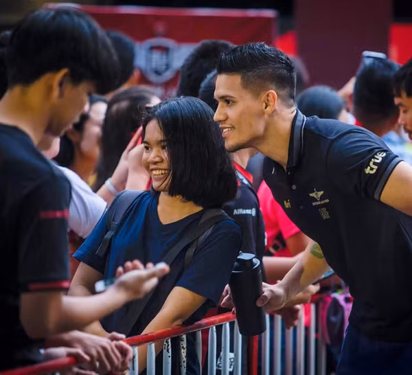 Sự thân thiện với các fan cũng là điểm cộng của Michael trong mắt nhiều người.