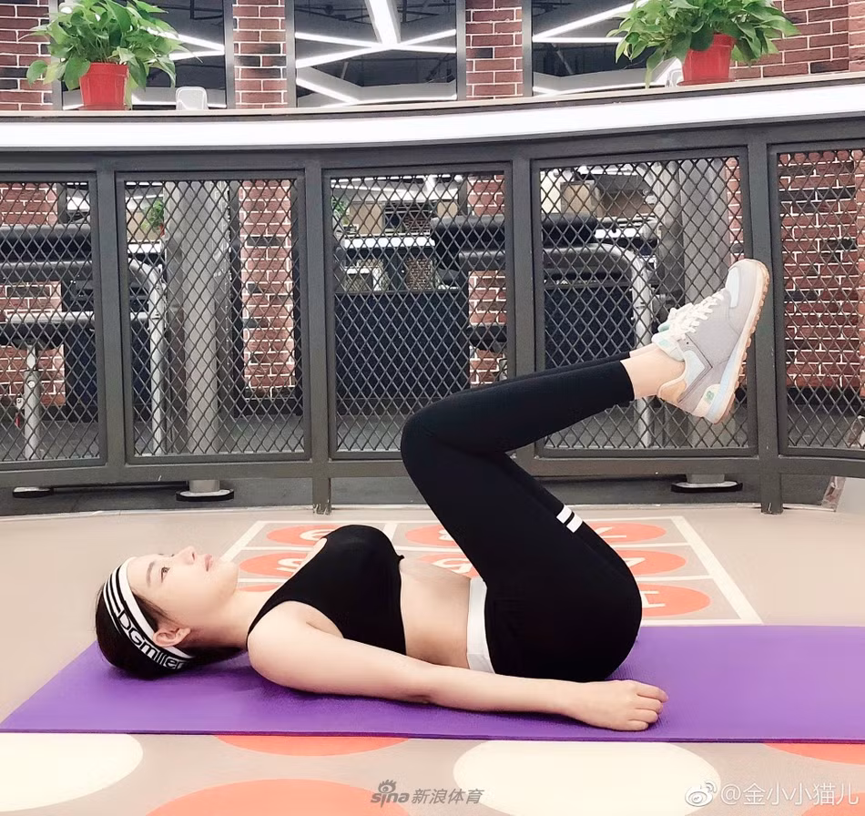 Trở nên nổi tiếng hơn sau một đêm, Miêu Nhi cho biết cô vô cùng vui sướng và hạnh phúc. Không những đội tuyển Bồ Đào Nha mà cô yêu thích đã chiến thắng thuyết phục trước đối thủ, bản thân cô cũng nhận được nhiều sự chú hơn.