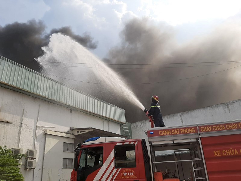 Chay lon o KCN Song Than 2 Binh Duong: Cong nhan nhao nhao chay