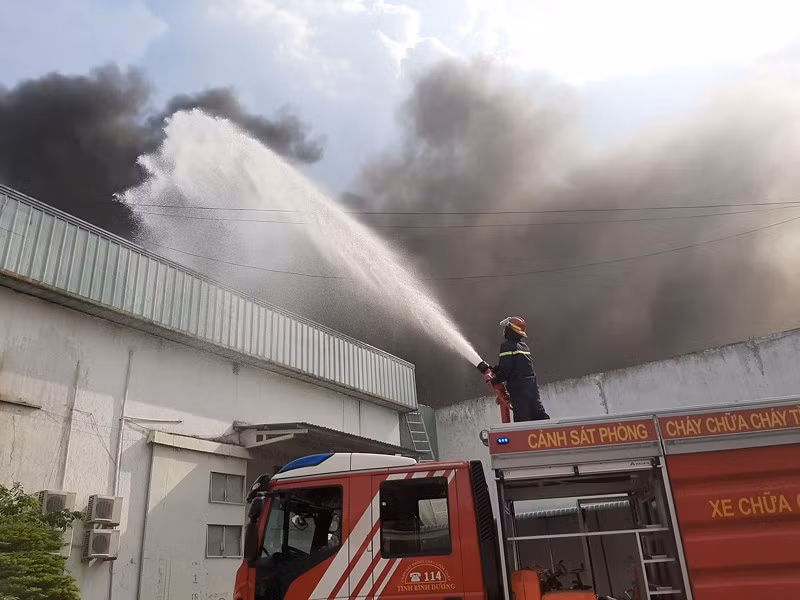 Chay lon o KCN Song Than 2 Binh Duong: Cong nhan nhao nhao chay