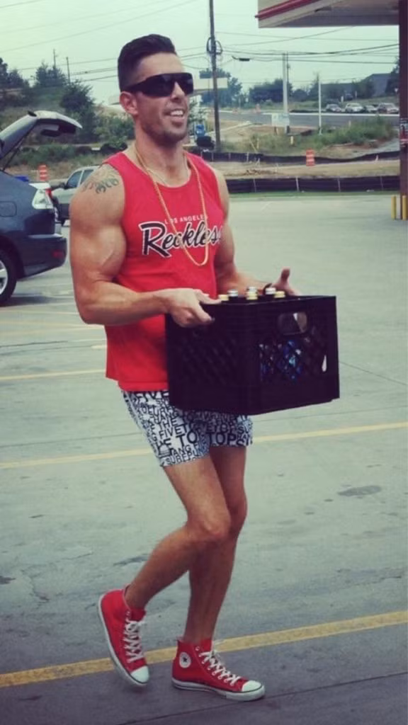 Nhiều người đã từng đặt câu hỏi, vì sao các anh chàng này chỉ mải mê tập gym cho riêng đôi tay nhỉ?