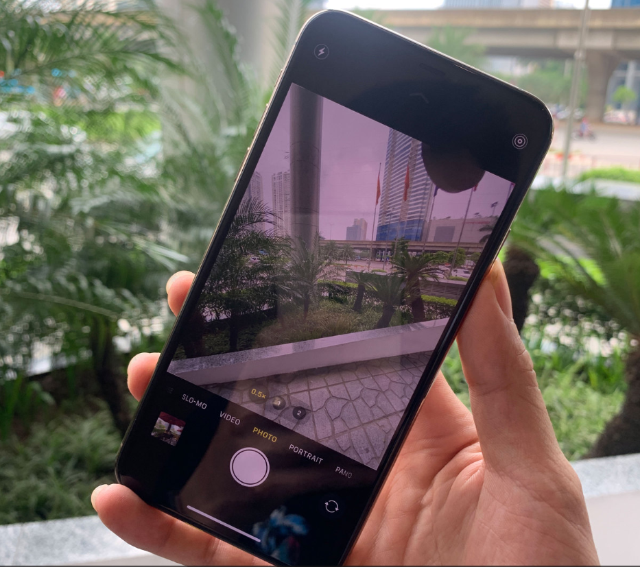 Dù được cho là máy thử nghiệm dành cho nhà mạng, cả ba mẫu iPhone đều chạy iOS 13 chính thức. Giao diện có thêm chế độ chụp với ống kính góc siêu rộng (0,5x).