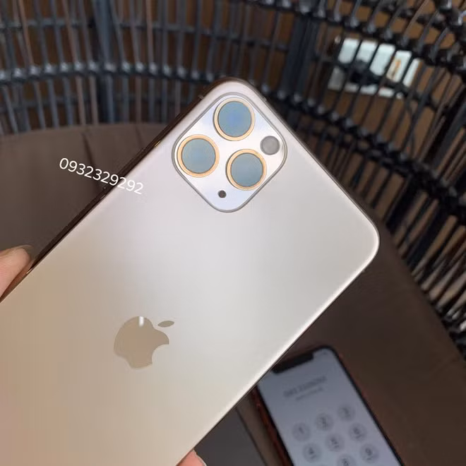 Theo tìm hiểu của PV Kiến Thức, trên thị trường xách tay, iPhone 11 đang được rao bán trong khoảng 24-27 triệu đồng, trong khi iPhone 11 Pro dao động ở mức 32-50 triệu đồng tuỳ từng phiên bản.