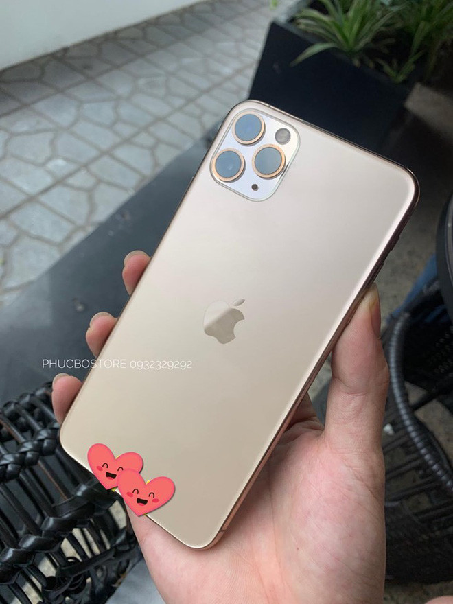 Việc iPhone 11 và iPhone 11 Pro có mặt tại Việt Nam khiến nhiều người tỏ ra bất ngờ khi theo lịch phải tận 20/9, siêu phẩm này của Apple mới chính thức lên kệ tại các store khắp thế giới.