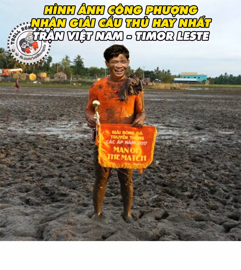 Dù lấm lem hết người nhưng Công Phượng xuất sắc giành phần thưởng cầu thủ hay nhất trận.