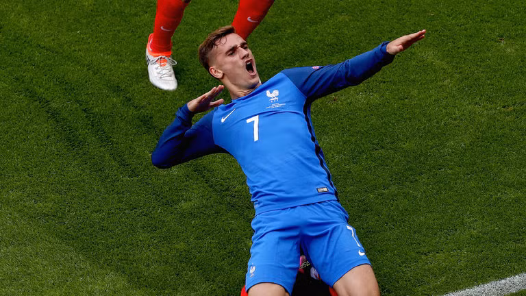 Antoine Griezmann là nhân tố chính đưa ĐT Pháp vào tới chung kết Euro 2016 và CLB Atletico Madrid vào tới chung kết cúp C1 châu Âu. Tuy nhiên vận may chưa mỉm cười với cầu thủ người Pháp này.