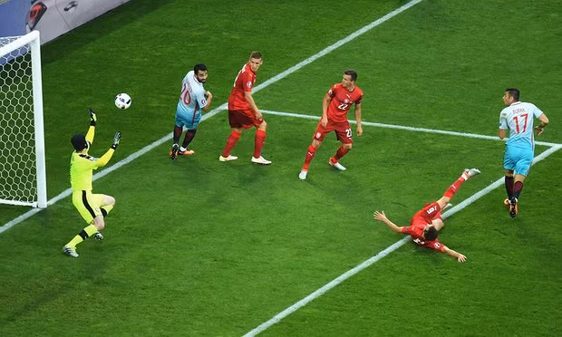 Trận đấu trôi dần về những phút cuối, CH Czech tấn công trong tuyệt vọng. Còn người Thổ họ vẫn vậy không chịu buông tha cho đối phương bằng những pha tấn công như vũ bão.