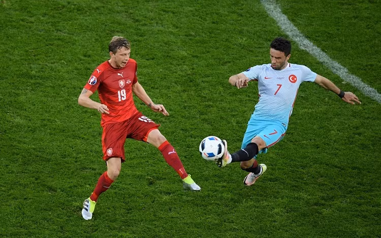 Phút 38', Plasil có pha sút xa cực tốt ở khoảng cách 25m so với khung thành Thổ Nhĩ Kỳ khiến thủ thành Babacan phải bay người hết cỡ mới có thể cứu thua cho đội nhà.