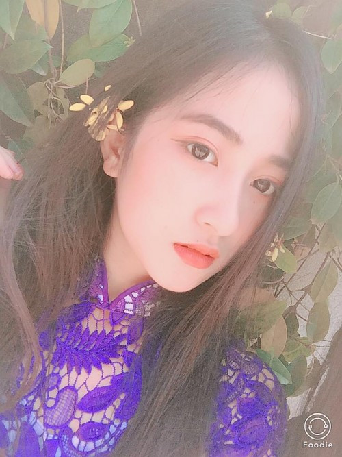 Cũng chính nhờ nét đẹp tựa hot girl Hà Lade của mình mà đi tới đâu Thu Thảo cũng được chú ý và tâm điểm là những bức ảnh trên trang cá nhân của nữ sinh Hải Phòng này luôn được dân mạng ghép với hot girl từng gây đình đám tại Hà Nội.