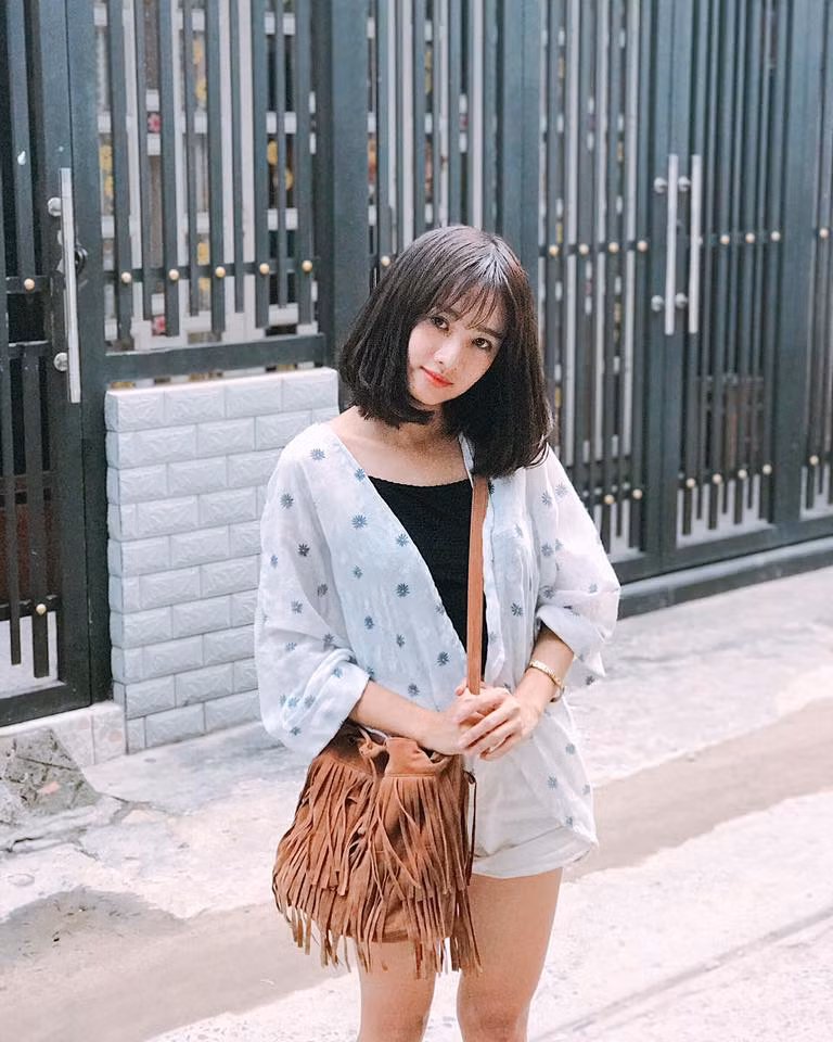 Ngoài vai trò diễn viên, Thanh Vy còn được biết đến là một người mẫu ảnh thuộc hàng "số má" tại Sài thành khi không ít các nhiếp ảnh gia cũng như shop thời trang đặt lịch chờ cái "gật đầu" của cô bạn này.