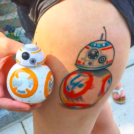 Ai có thể cưỡng lại nhân vật hoạt hình dễ thương Robot BB-8 trong loạt phim Star Wars dù nó chỉ là hình xăm hay mô hình thật?