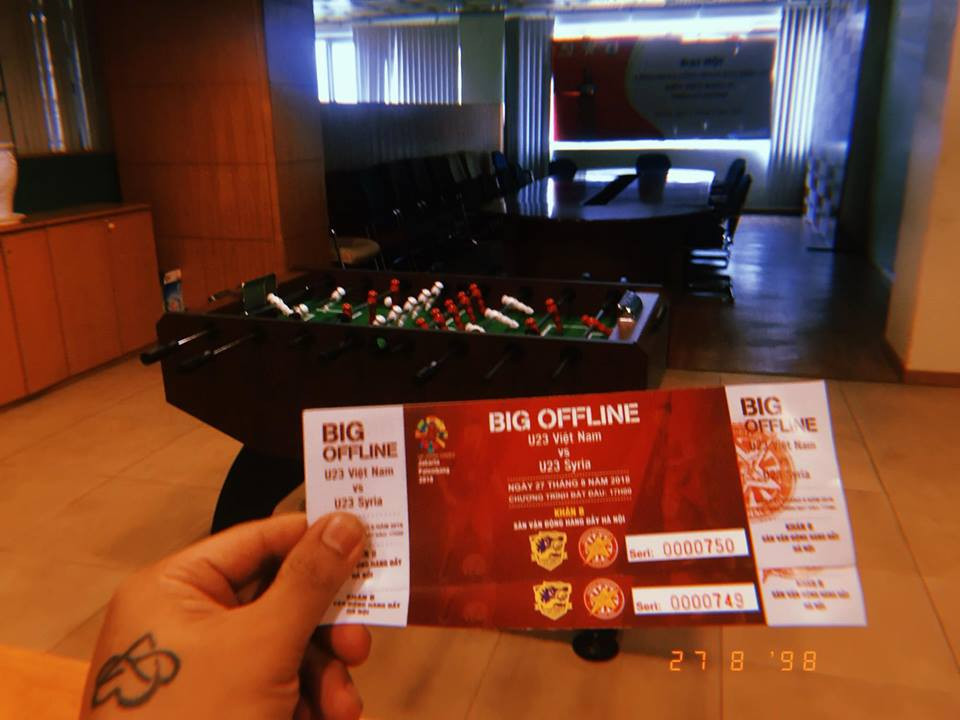 Những tấm vé cho buổi offline để xem trận đấu giữa Olympic Việt Nam và Syria cũng được các dân mạng khoe trên trang cá nhân của mình.