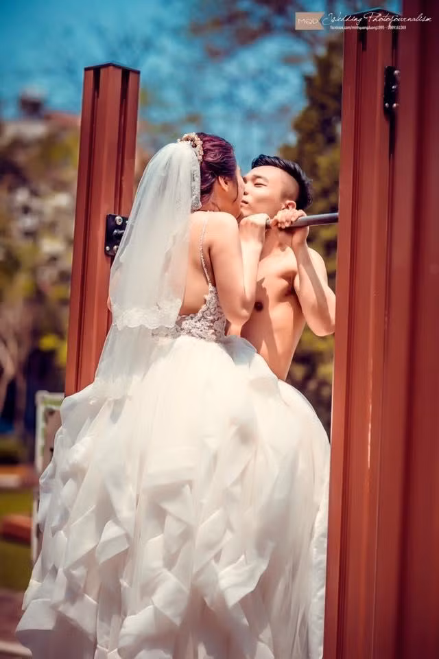 Street Work Out (thể dục đường phố) đây là môn thể thao thời gian qua được nhiều bạn trẻ tại Việt Nam tập luyện. Nó chủ yếu diễn ra ngoài trời và là sự kết hợp của athletics, calisthenics và thể thao.