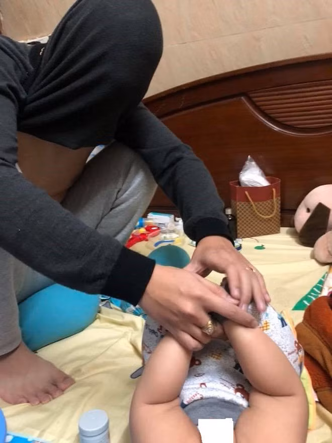 Thế mới biết, cánh chị em phụ nữ mong chờ người đàn ông của đời mình biết chia sẻ việc nhà, trông con giúp vợ đến thế nào sau các bức ảnh các mẹ bỉm sữa đăng tải trên mạng xã hội.