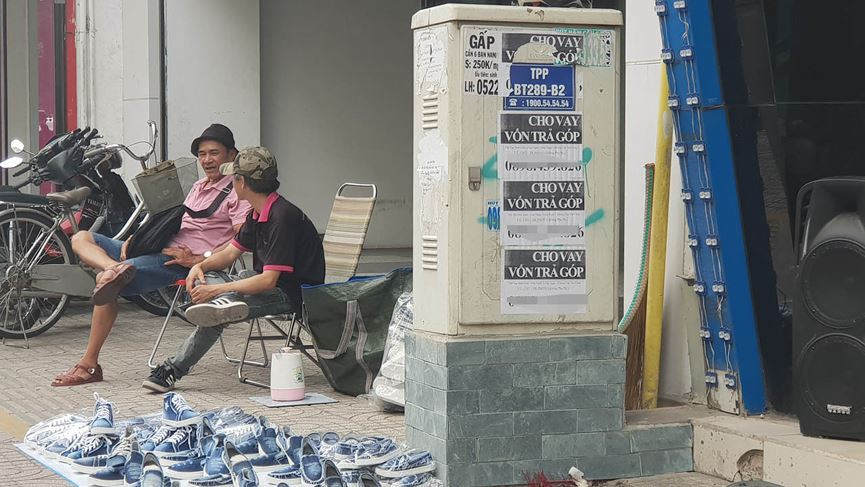 Hoạt động cho vay lãi nặng, “tín dụng đen” dẫn đến nhiều hệ lụy bất ổn trong xã hội. Khi người vay tiền không có khả năng trả nợ sẽ bị bắt giữ, tạt mắm tôm vào nhà hay nặng hơn là cố ý gây thương tích, đe dọa…