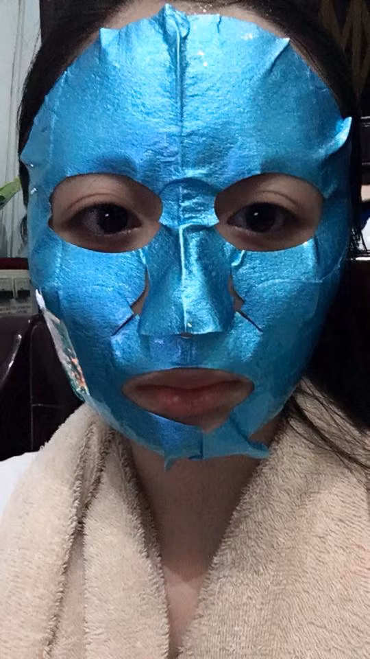 Sau khi bài viết kể xấu người yêu về màn đắp mặt nạ kì dị được đăng tải, rất nhiều cư dân mạng đã vào đồng cảm với chàng trai kia và động viên rằng: "Hãy yên tâm là ngoài kia, còn rất nhiều cô nàng theo tôn chỉ cuộc tình dù đúng dù sai thì đắp mặt nạ vẫn là ưu tiên trước hết".