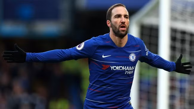 Atletico Madrid có những động thái quan tâm đến Gonzalo Higuain, cầu thủ đang thi đấu trong màu áo CLB Chelsea.